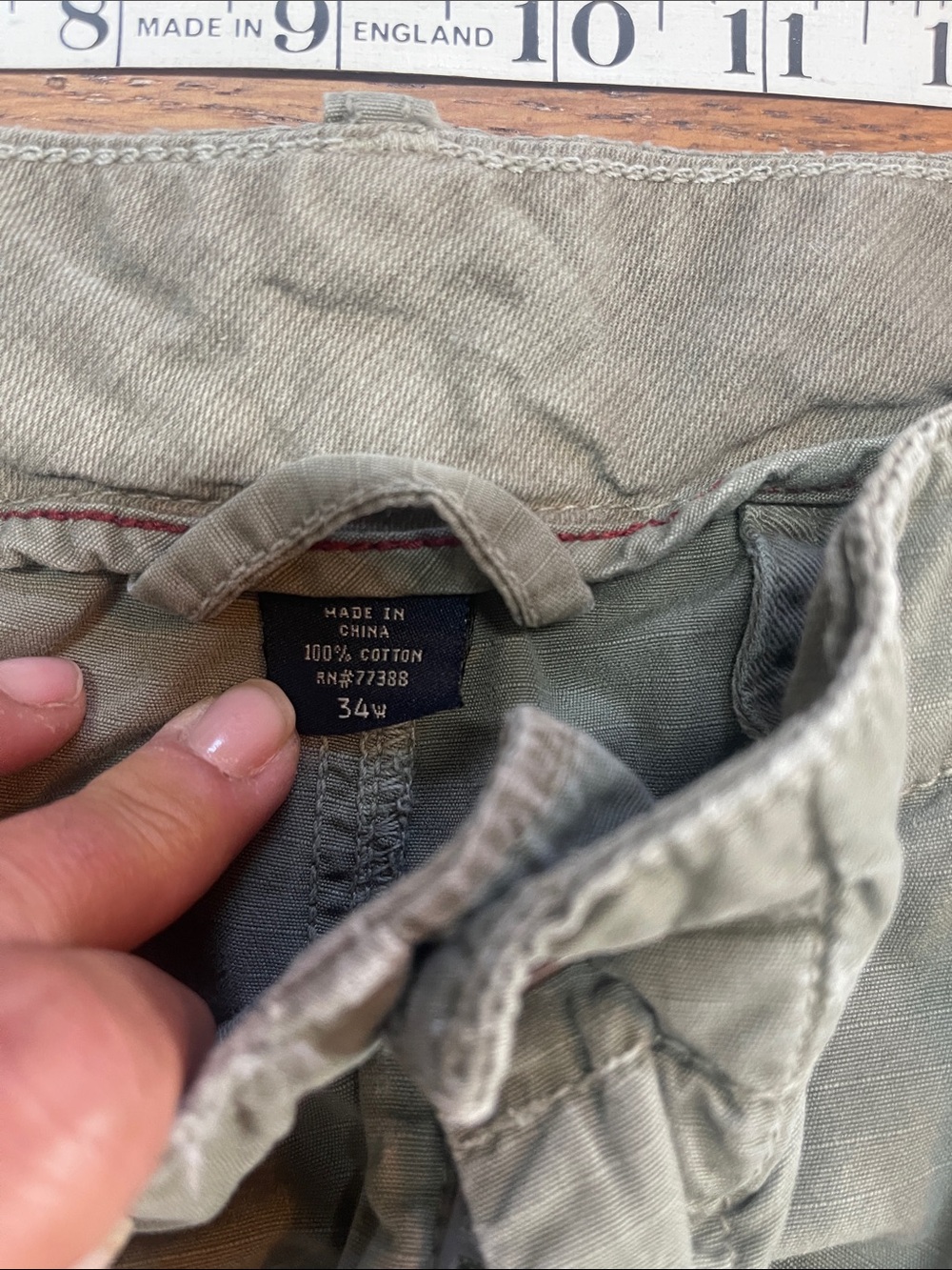 J. Crew Men's Cargo Shorts in Light Olive - Picture 3 of 3